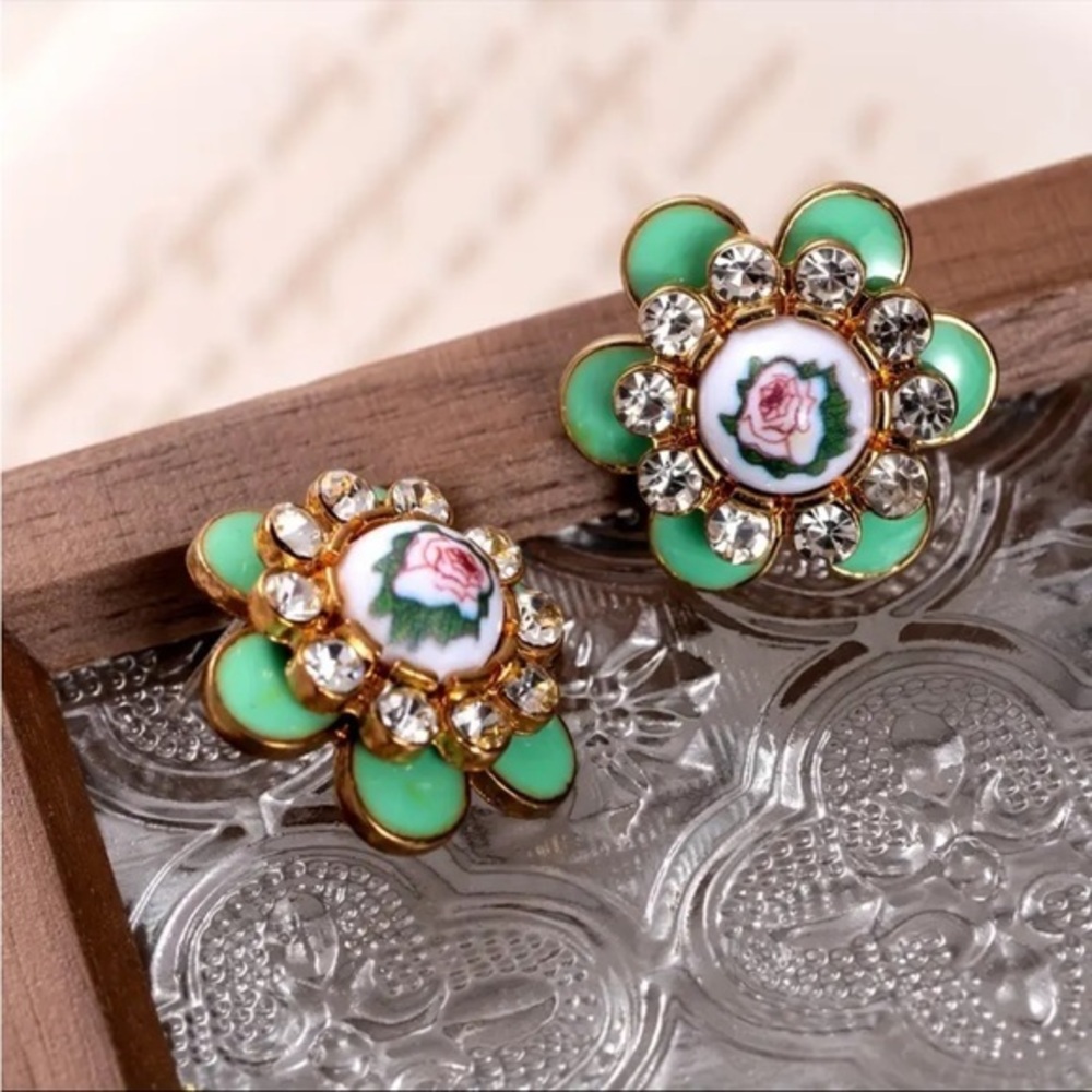 Green Floral Cameo Stud Earrings Rhinestone Enamel Gold Tone Vintage NWT